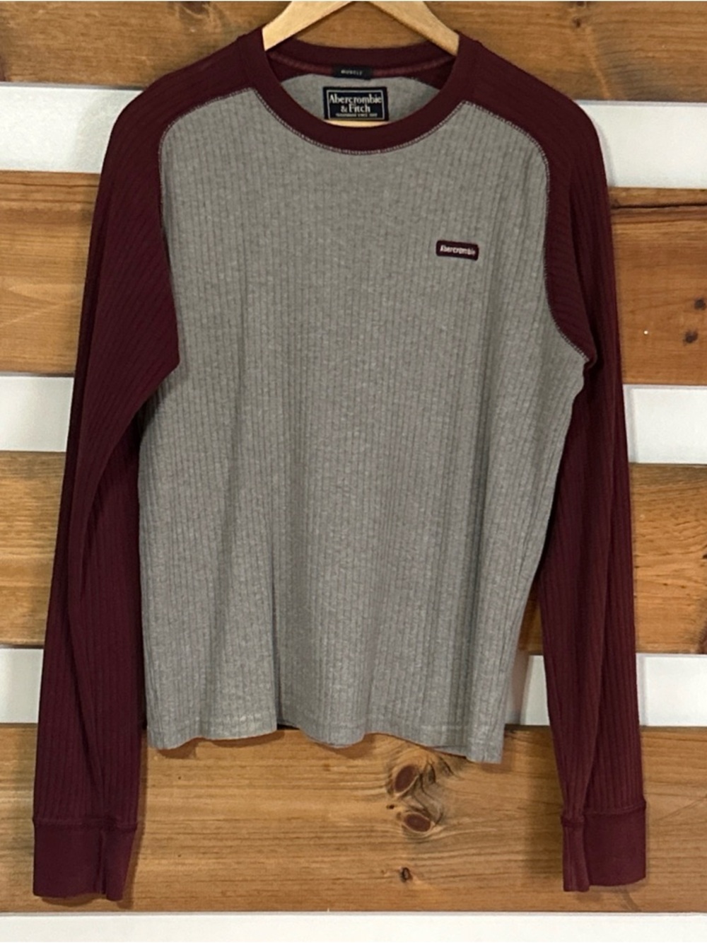 Abercombie & Fitch Crew Neck Gray with Burgundy Sleeves Muscle Sweater Size M